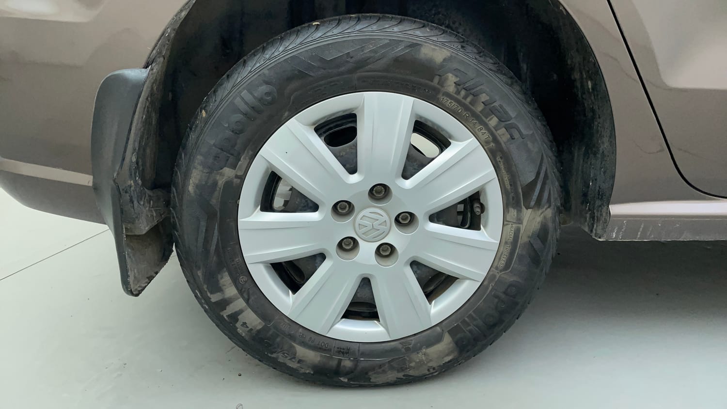 Used 2017 Volkswagen Ameo Trendline 1.2L (P) Petrol Manual tyres RIGHT REAR TYRE RIM VIEW