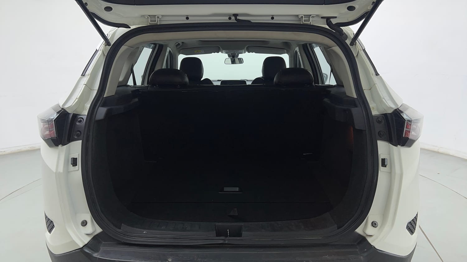 Used 2022 Tata Harrier XTA Plus Diesel Automatic interior DICKY INSIDE VIEW