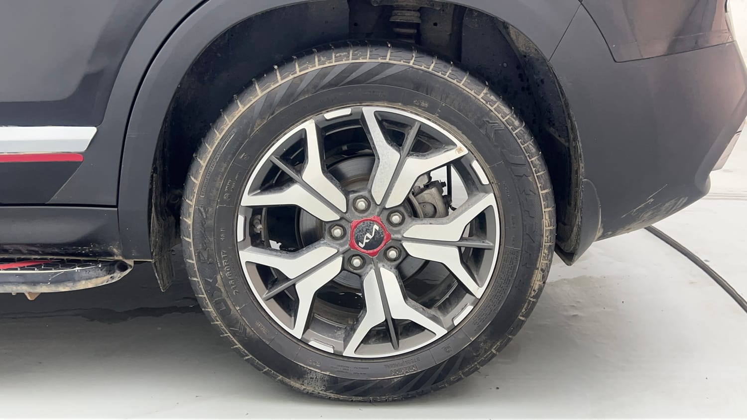 Used 2023 Kia Seltos GTX Plus 1.4 Petrol Manual tyres LEFT REAR TYRE RIM VIEW