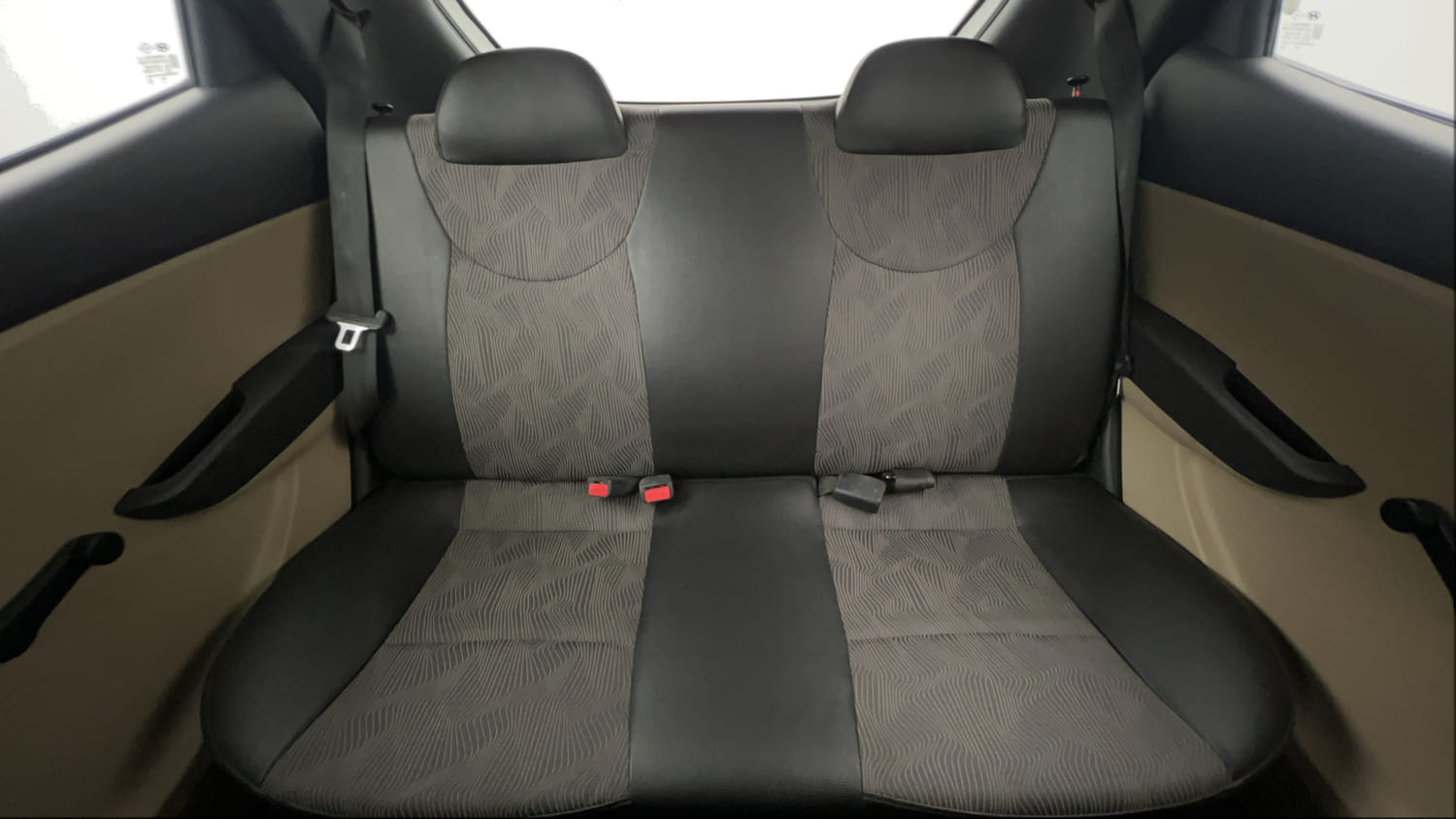 Used 2014 Hyundai Eon Sportz Petrol Manual interior REAR SEAT CONDITION VIEW