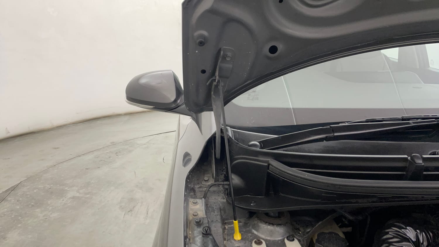 Used 2020 Hyundai Aura SX Plus 1.2 AMT Petrol Petrol Automatic engine ENGINE RIGHT SIDE HINGE & APRON VIEW