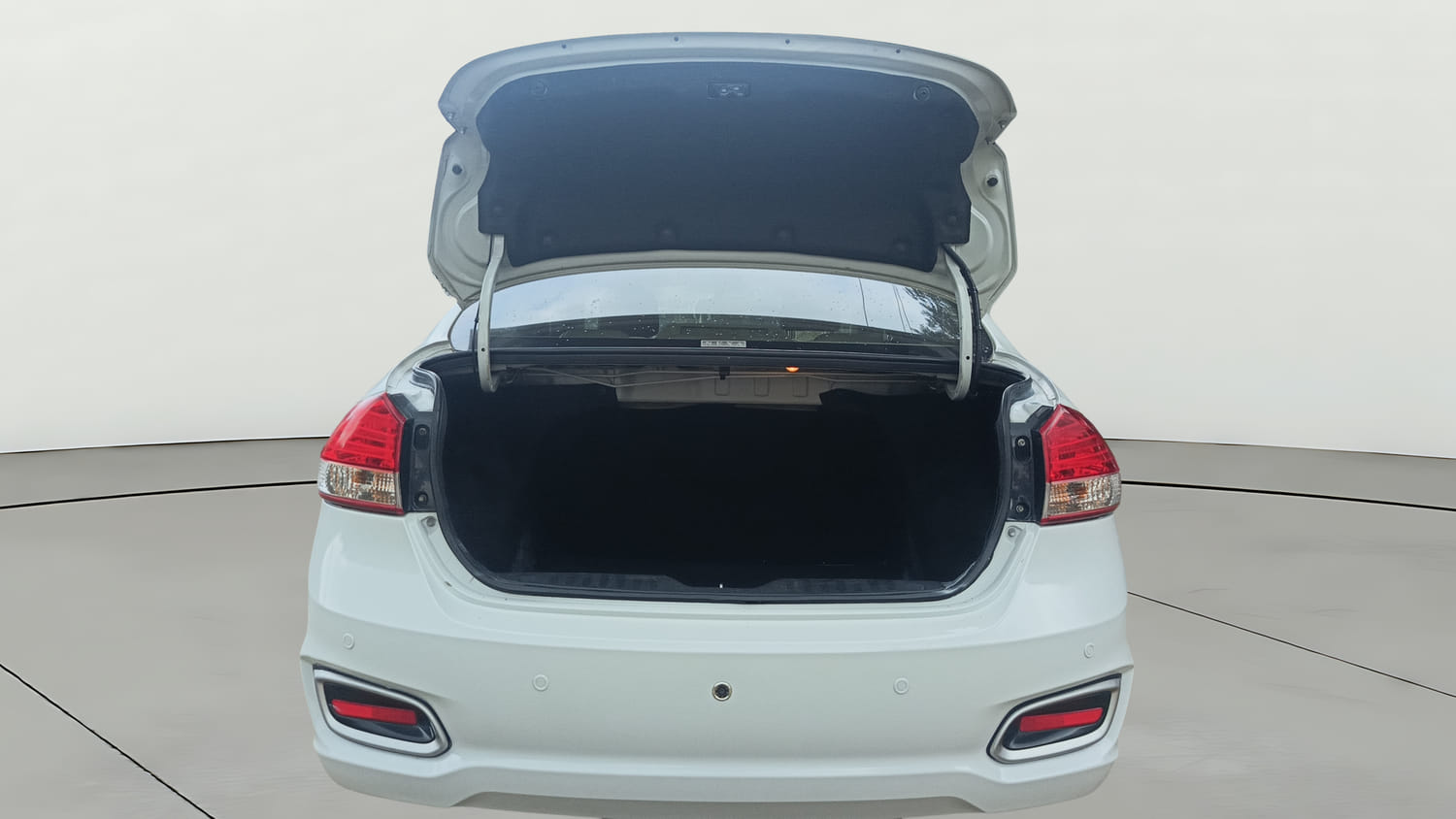 Used 2018 Maruti Suzuki Ciaz Delta Hybrid 1.5 Petrol Manual interior DICKY DOOR OPEN VIEW
