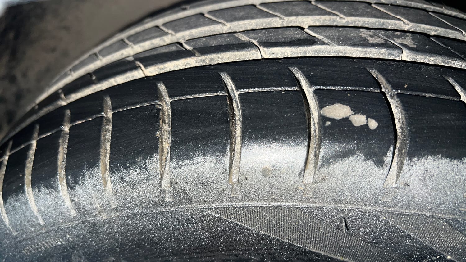 Used 2021 Tata Tiago LE Petro l+ CNG(Outside Fitted) Cng Manual tyres RIGHT FRONT TYRE TREAD VIEW