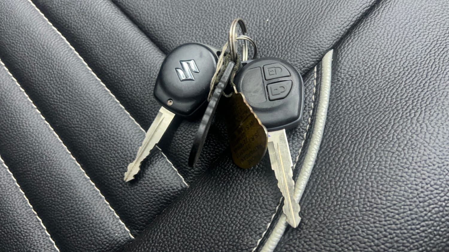 Used 2015 Maruti Suzuki Swift VXi Petrol Manual extra CAR KEY VIEW