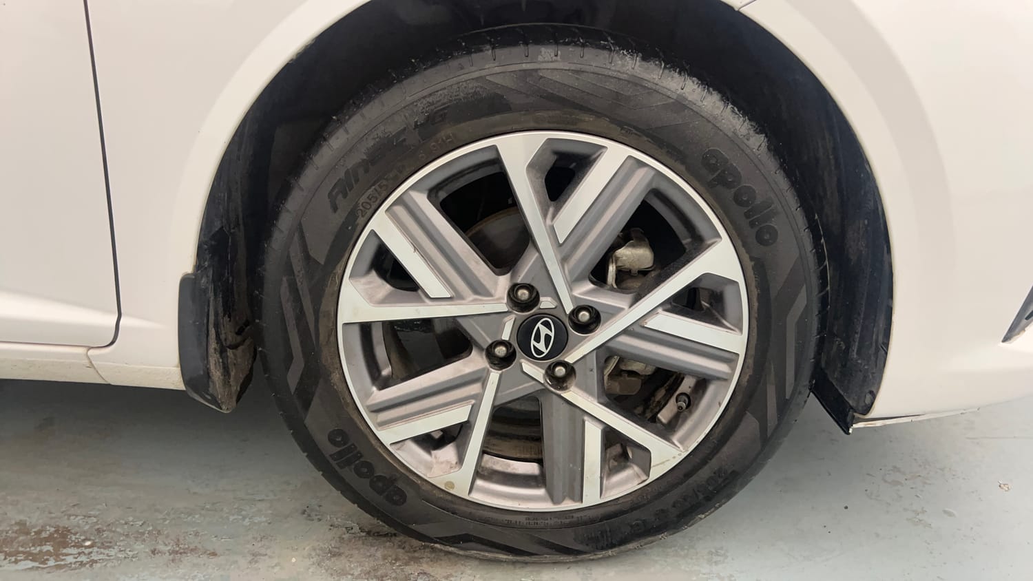 Used 2024 Hyundai Verna SX 1.5 Petrol MT Petrol Manual tyres RIGHT FRONT TYRE RIM VIEW