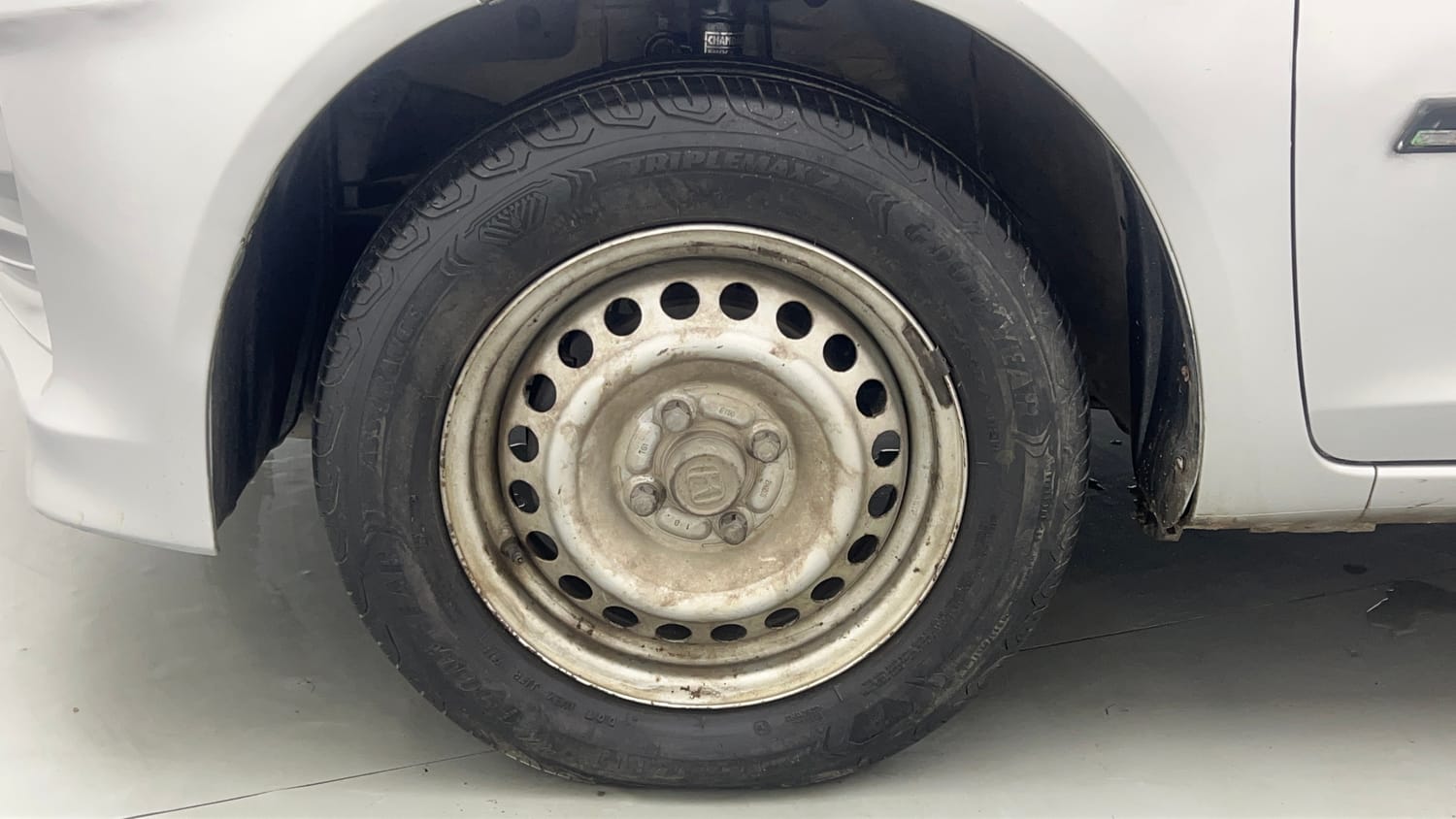 Used 2013 Honda Amaze 1.2 EX i-VTEC Petrol Manual tyres LEFT FRONT TYRE RIM VIEW