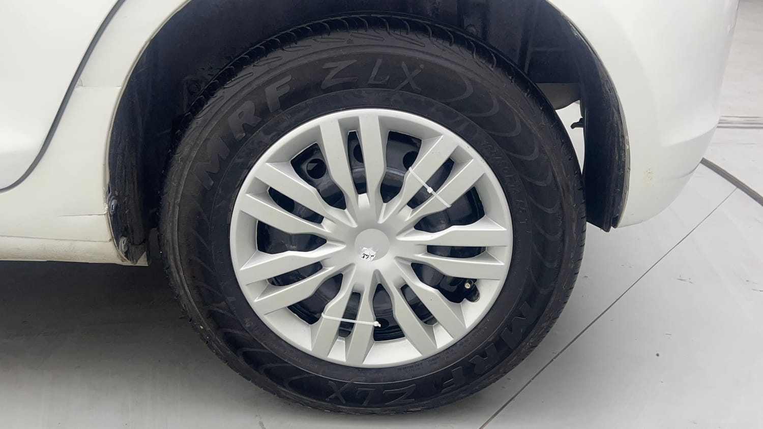 Used 2015 Maruti Suzuki Swift VXi Petrol Manual tyres LEFT REAR TYRE RIM VIEW
