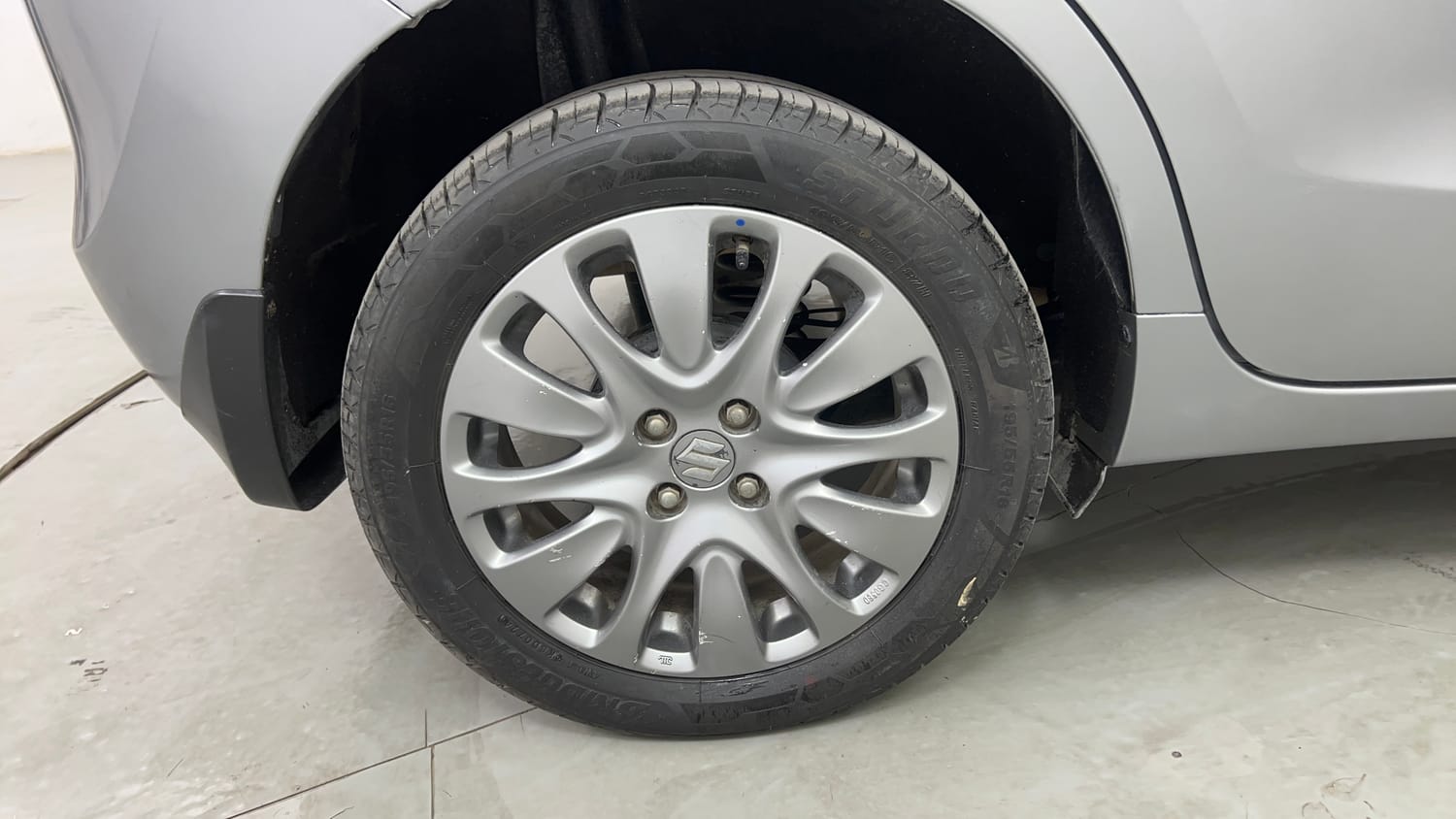 Used 2017 Maruti Suzuki Baleno Alpha 1.2 Petrol Manual tyres RIGHT REAR TYRE RIM VIEW