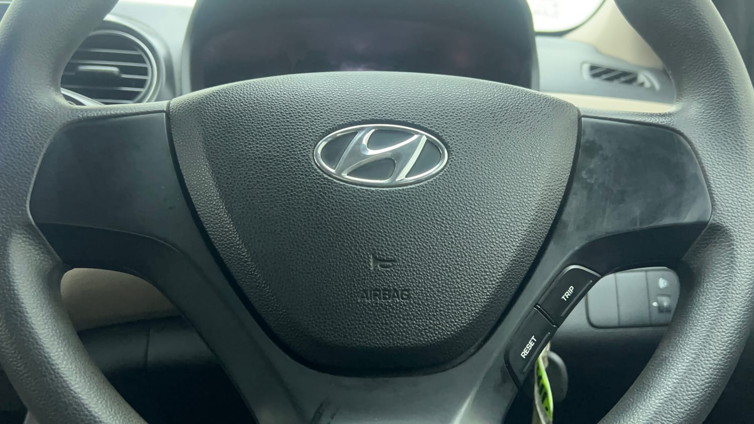 Used 2018 Hyundai Grand i10 Magna 1.2 Kappa VTVT Petrol Manual top_features Steering mounted controls