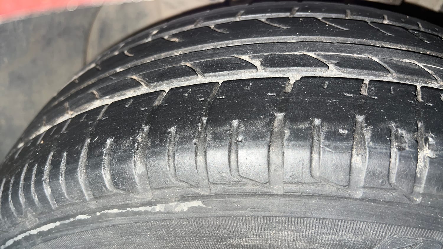 Used 2023 Tata Tigor XZ Plus CNG Leatherette Pack Cng Manual tyres LEFT FRONT TYRE TREAD VIEW
