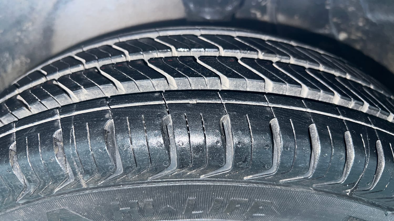 Used 2015 Maruti Suzuki Alto 800 Lxi Petrol Manual tyres LEFT FRONT TYRE TREAD VIEW