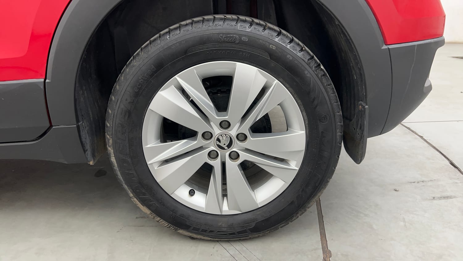 Used 2024 Skoda Kushaq Ambition 1.0L TSI MT Petrol Manual tyres LEFT REAR TYRE RIM VIEW
