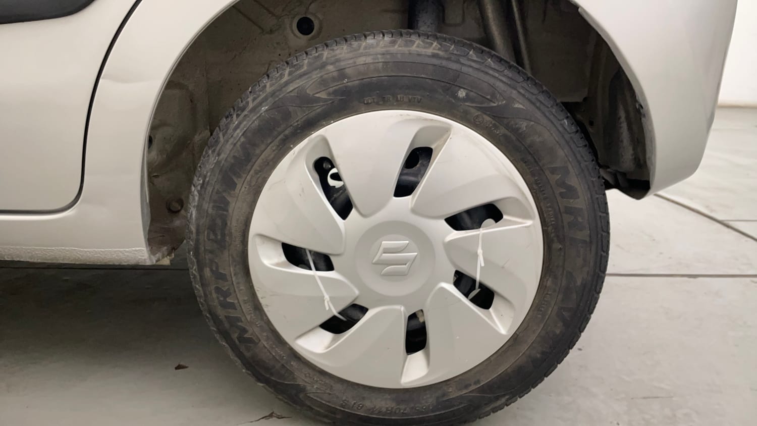 Used 2014 Maruti Suzuki Celerio VXi Petrol Manual tyres LEFT REAR TYRE RIM VIEW