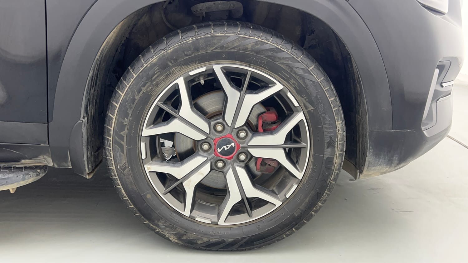 Used 2023 Kia Seltos GTX Plus 1.4 Petrol Manual tyres RIGHT FRONT TYRE RIM VIEW
