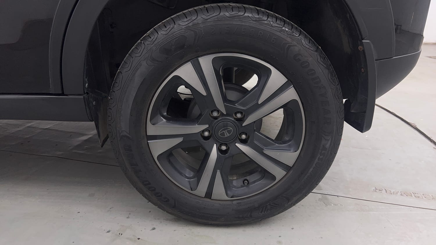 Used 2024 Tata Nexon Creative Plus 1.2 Petrol 6MT Dark Edition Petrol Manual tyres LEFT REAR TYRE RIM VIEW