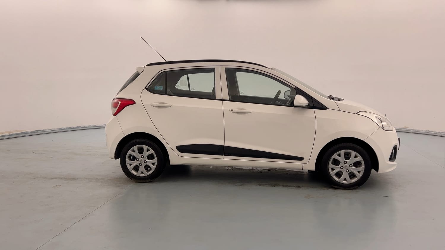 Used 2015 Hyundai Grand i10 Sportz 1.2 Kappa VTVT Petrol Manual exterior RIGHT SIDE VIEW