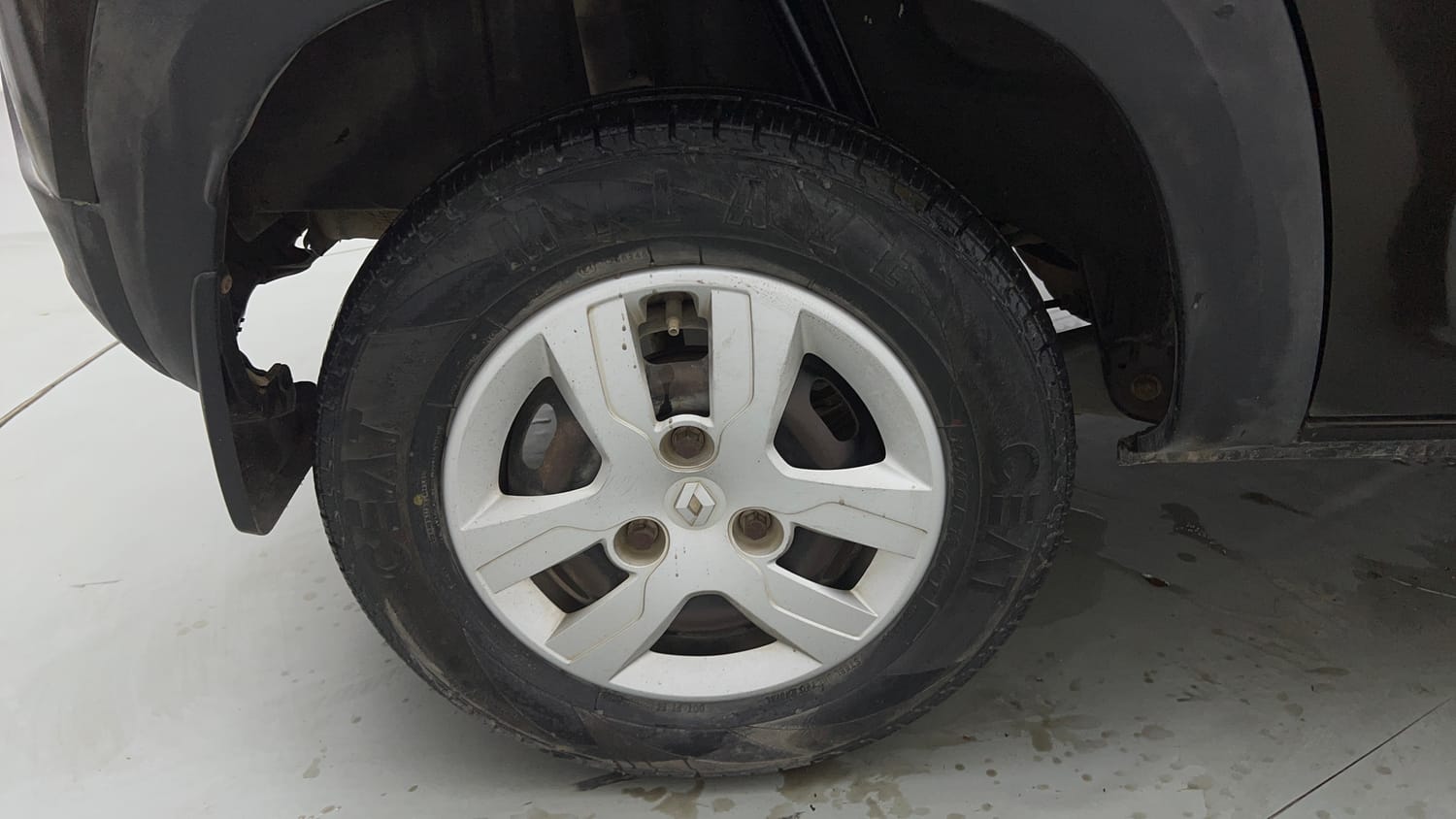 Used 2017 Renault Kwid 1.0 RXT Petrol Manual tyres RIGHT REAR TYRE RIM VIEW