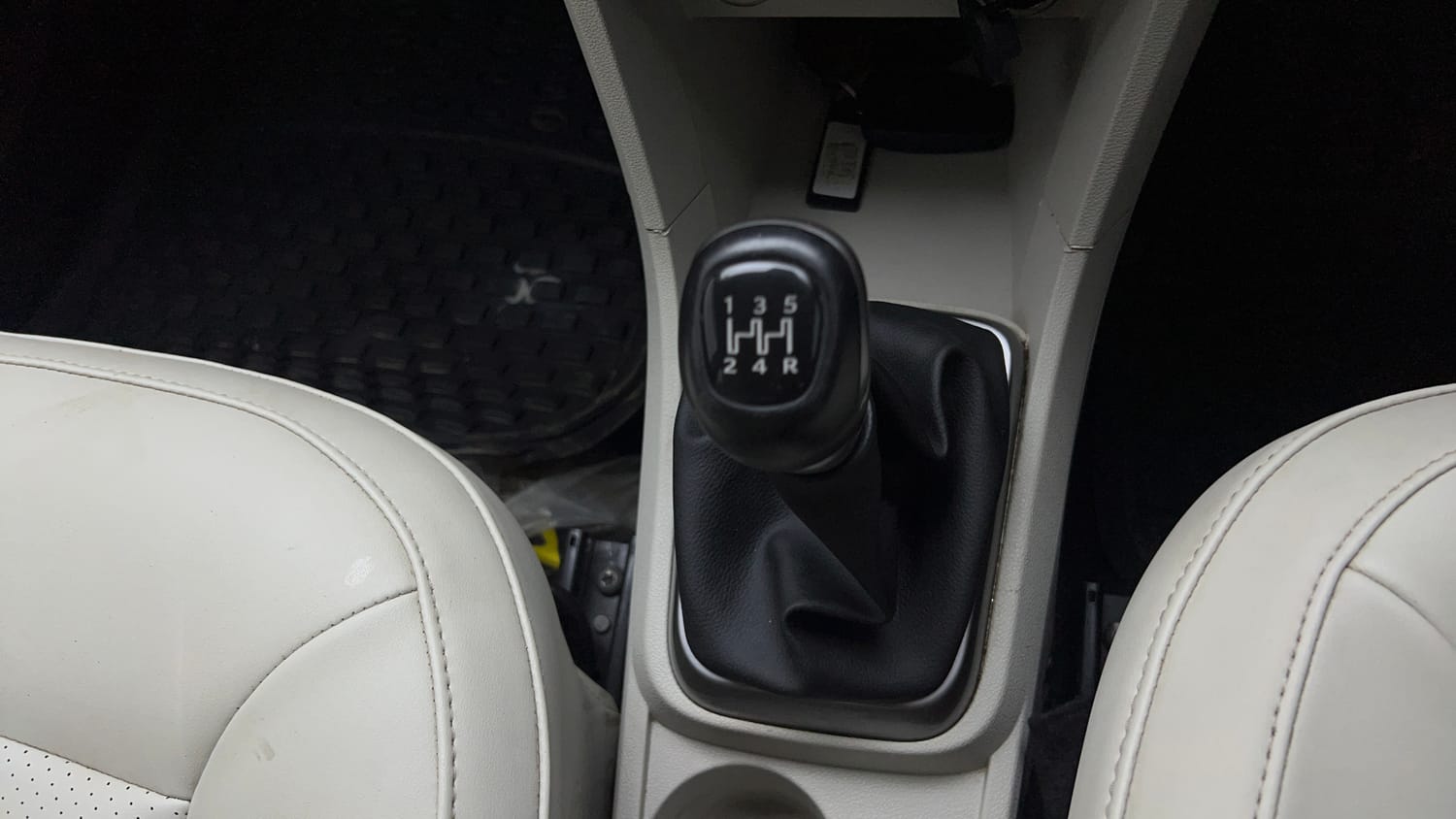 Used 2023 Tata Tigor XZ Plus CNG Leatherette Pack Cng Manual interior GEAR  KNOB VIEW