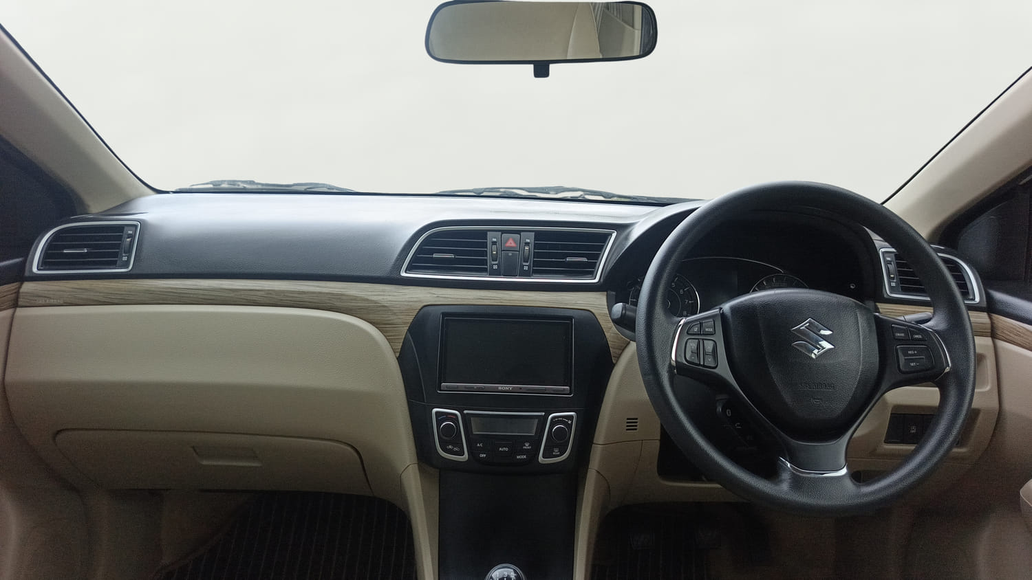 Used 2018 Maruti Suzuki Ciaz Delta Hybrid 1.5 Petrol Manual interior STEERING VIEW