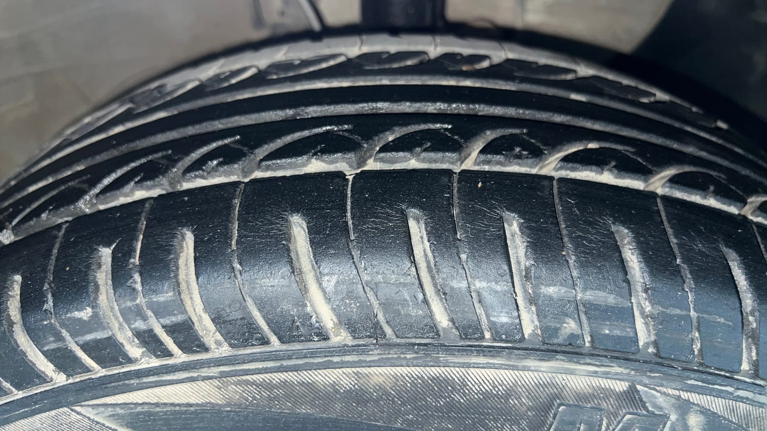 Used 2017 Hyundai Elite i20 Sportz 1.2 Petrol Manual tyres RIGHT FRONT TYRE TREAD VIEW