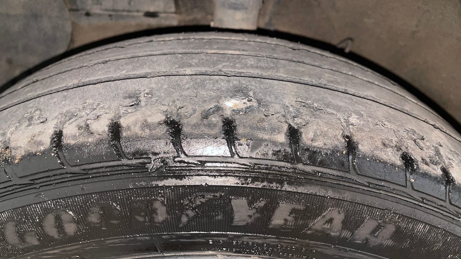 Used 2020 Hyundai Aura SX Plus 1.2 AMT Petrol Petrol Automatic tyres LEFT FRONT TYRE TREAD VIEW