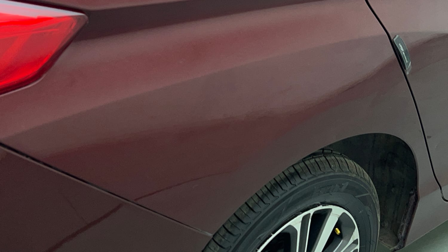 Used 2017 Honda City V Petrol Petrol Manual dents MINOR SCRATCH