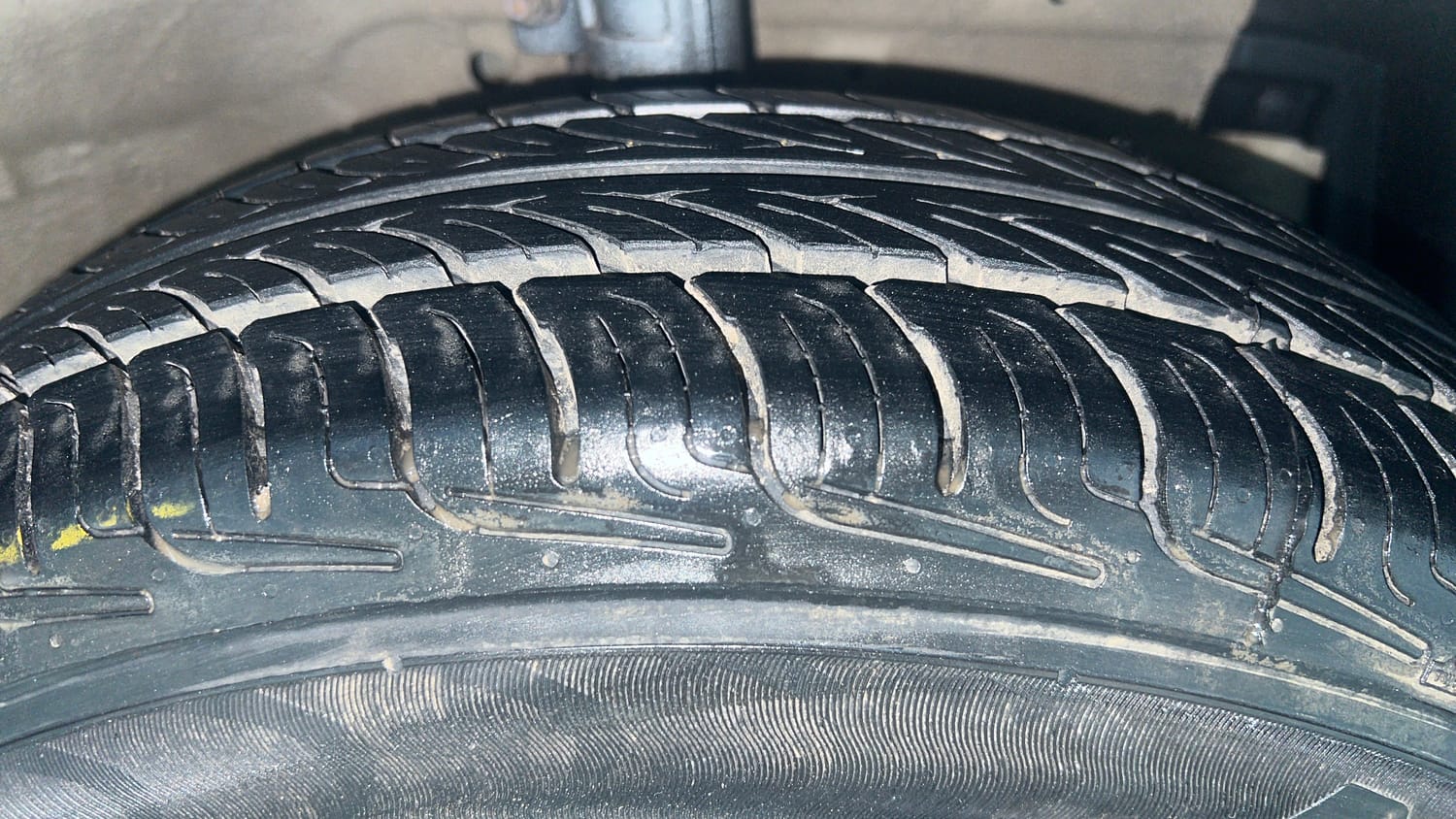 Used 2015 Maruti Suzuki Swift VXi Petrol Manual tyres RIGHT FRONT TYRE TREAD VIEW