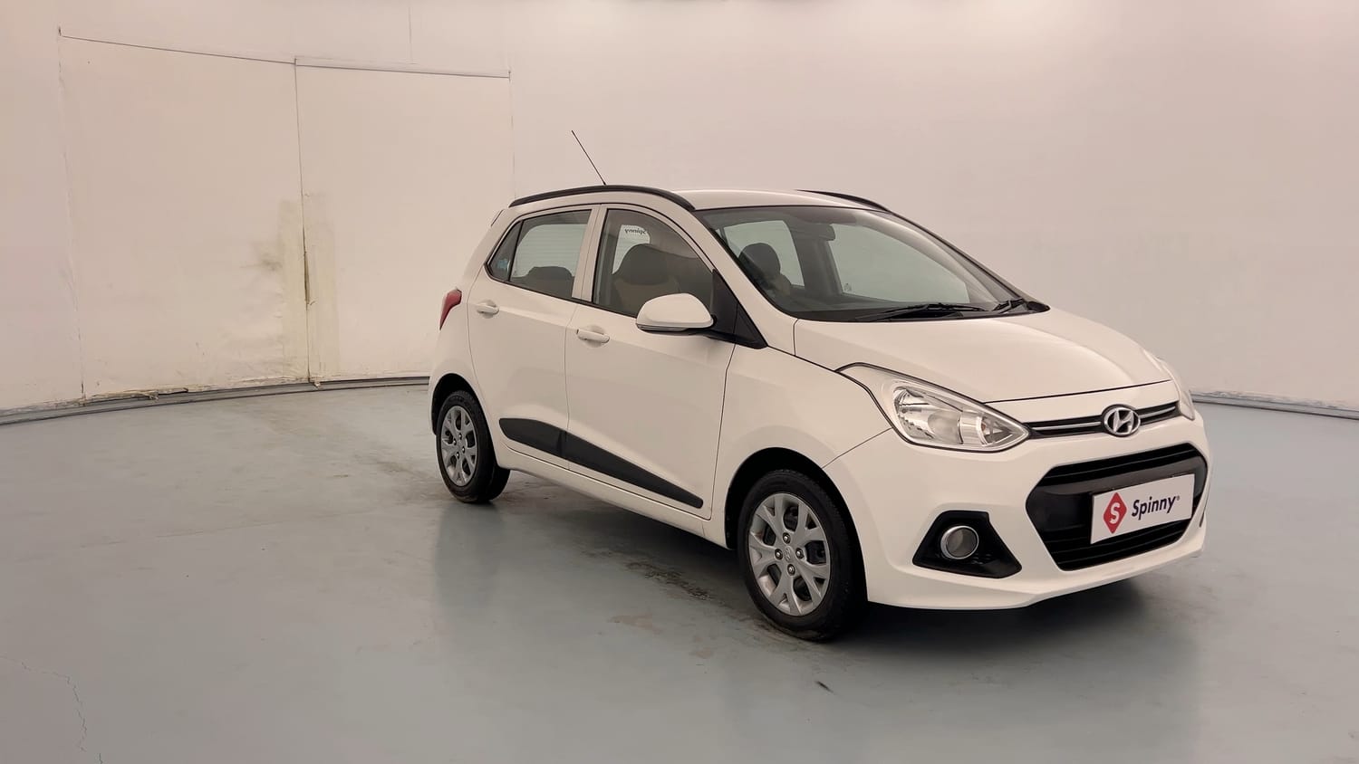 Used 2015 Hyundai Grand i10 Sportz 1.2 Kappa VTVT Petrol Manual exterior RIGHT FRONT CORNER VIEW