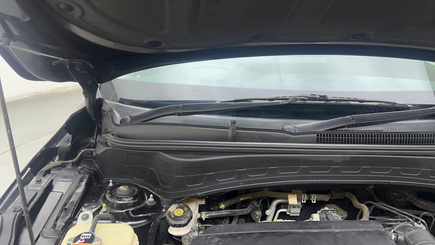 Used 2023 Kia Seltos GTX Plus 1.4 Petrol Manual engine ENGINE RIGHT SIDE HINGE & APRON VIEW