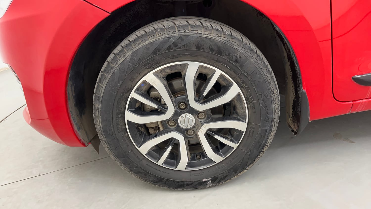 Used 2021 Maruti Suzuki Swift VXi AMT Petrol Automatic tyres LEFT FRONT TYRE RIM VIEW