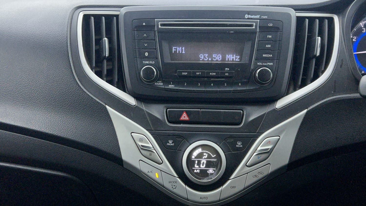 Used 2016 Maruti Suzuki Baleno Delta 1.2 Petrol Manual interior MUSIC SYSTEM & AC CONTROL VIEW