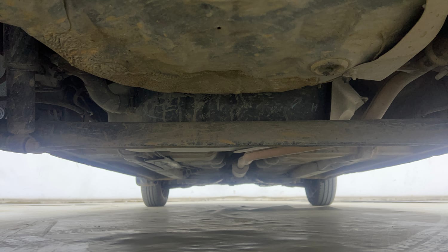 Used 2013 Hyundai i10 Sportz 1.2 Kappa2 Petrol Manual extra REAR UNDERBODY VIEW (TAKEN FROM REAR)