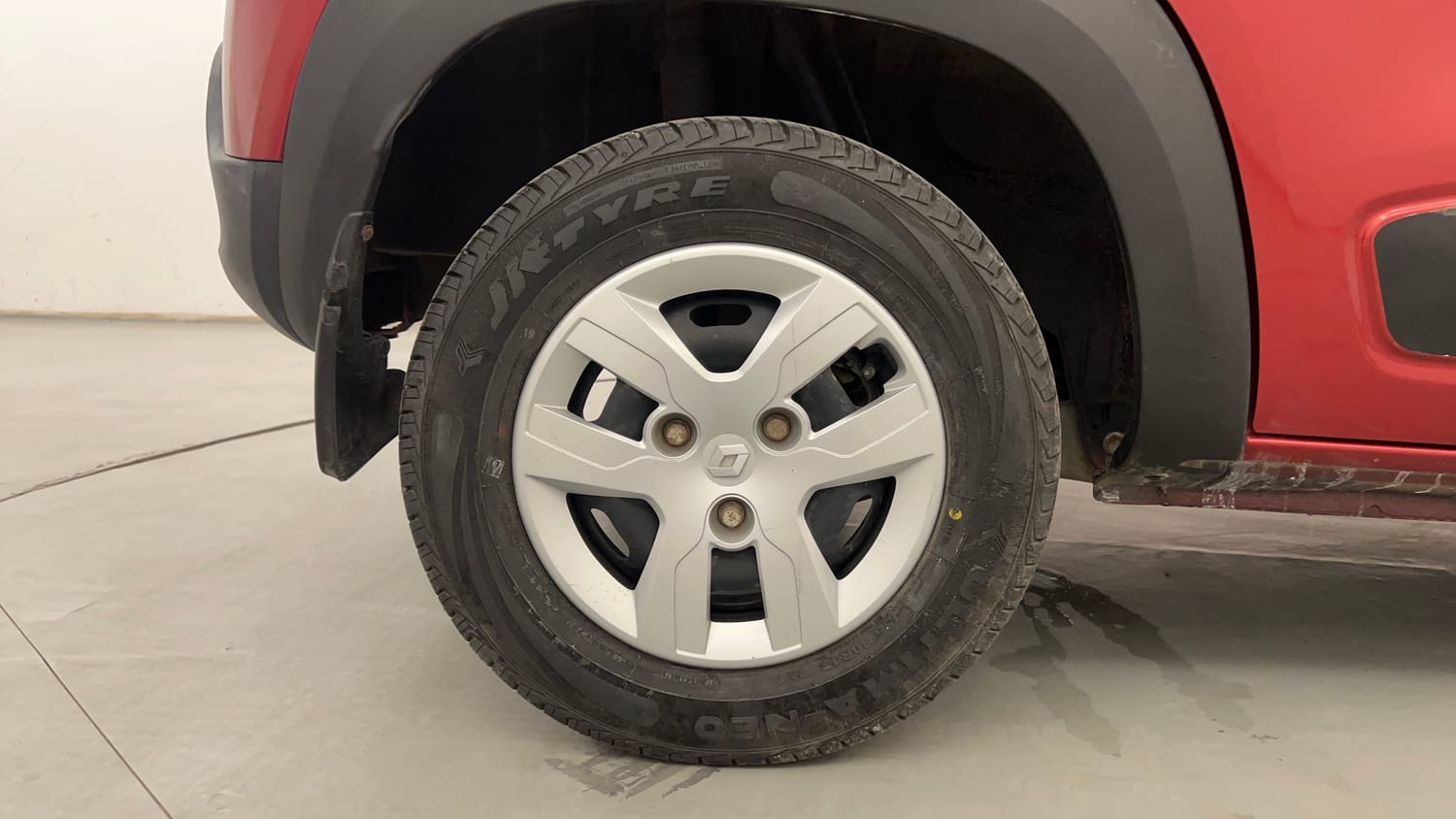 Used 2017 Renault Kwid RXL Petrol Manual tyres RIGHT REAR TYRE RIM VIEW