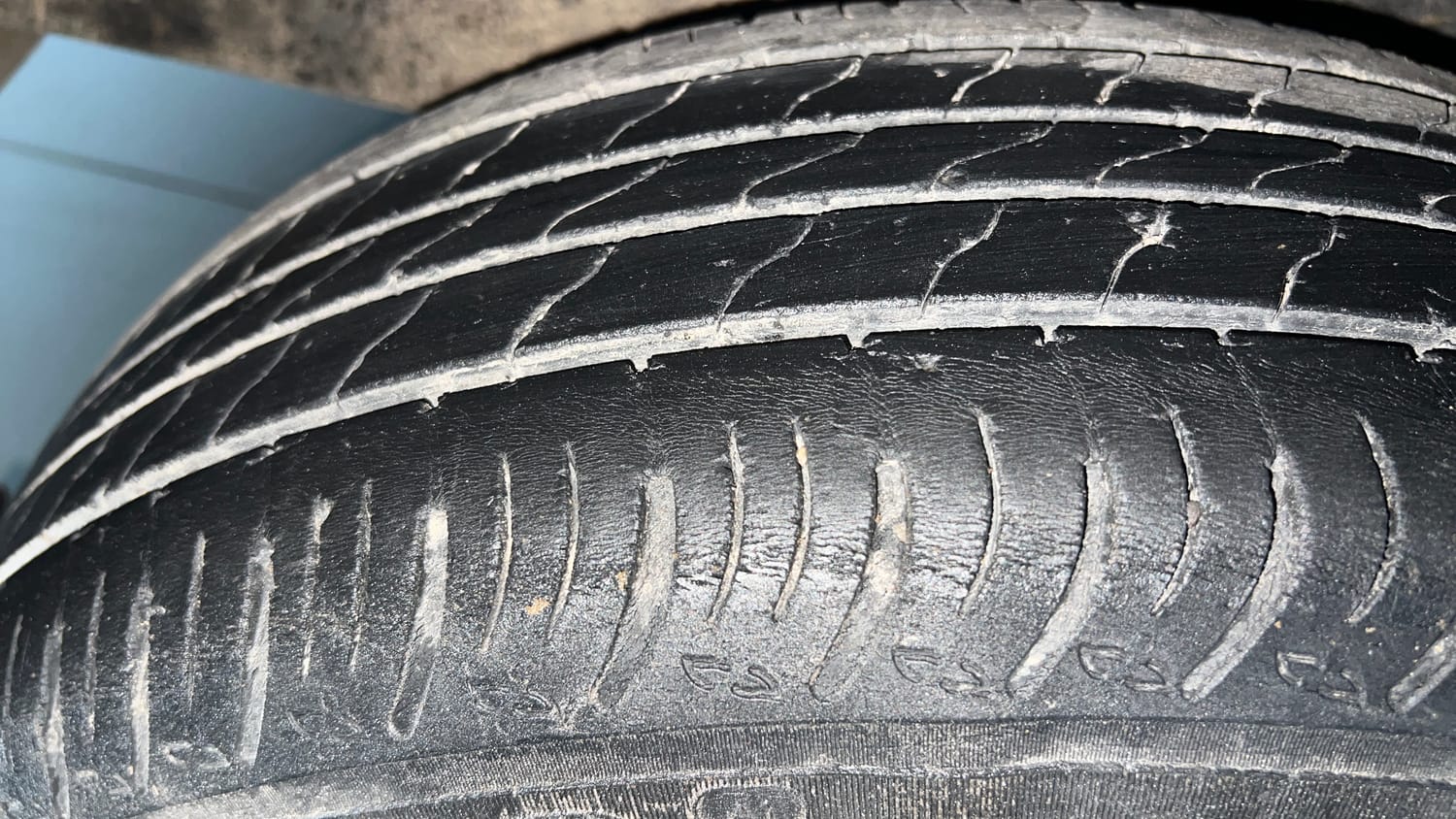 Used 2023 Nissan Magnite XE Petrol Manual tyres RIGHT REAR TYRE TREAD VIEW