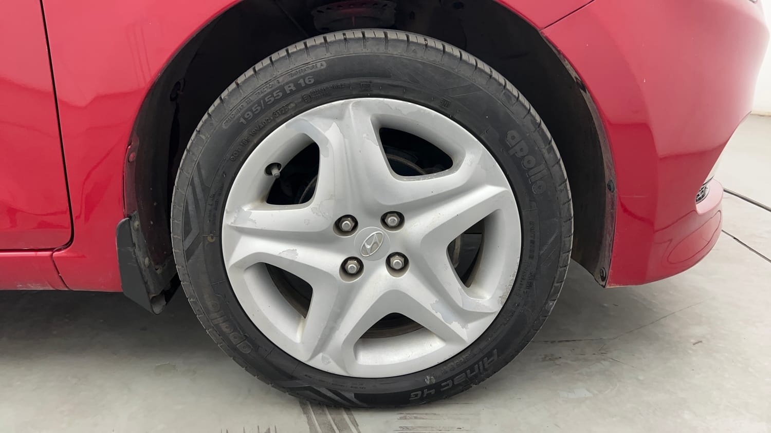 Used 2017 Hyundai Elite i20 Asta 1.2 Petrol Manual tyres RIGHT FRONT TYRE RIM VIEW