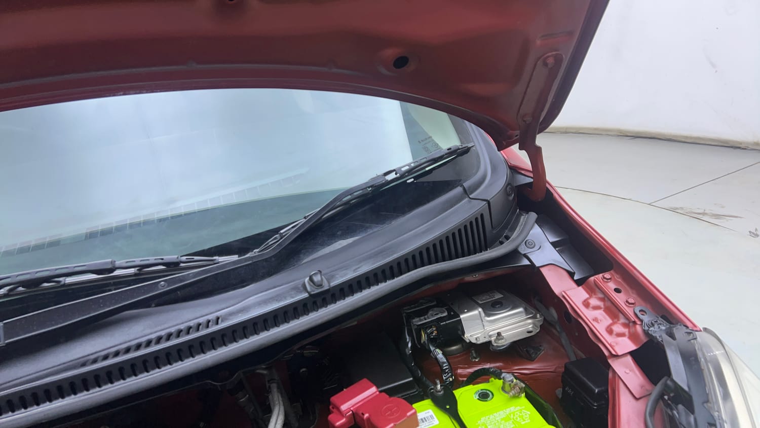 Used 2017 Maruti Suzuki Wagon R 1.0 VXI AMT Petrol Automatic engine ENGINE LEFT SIDE HINGE & APRON VIEW