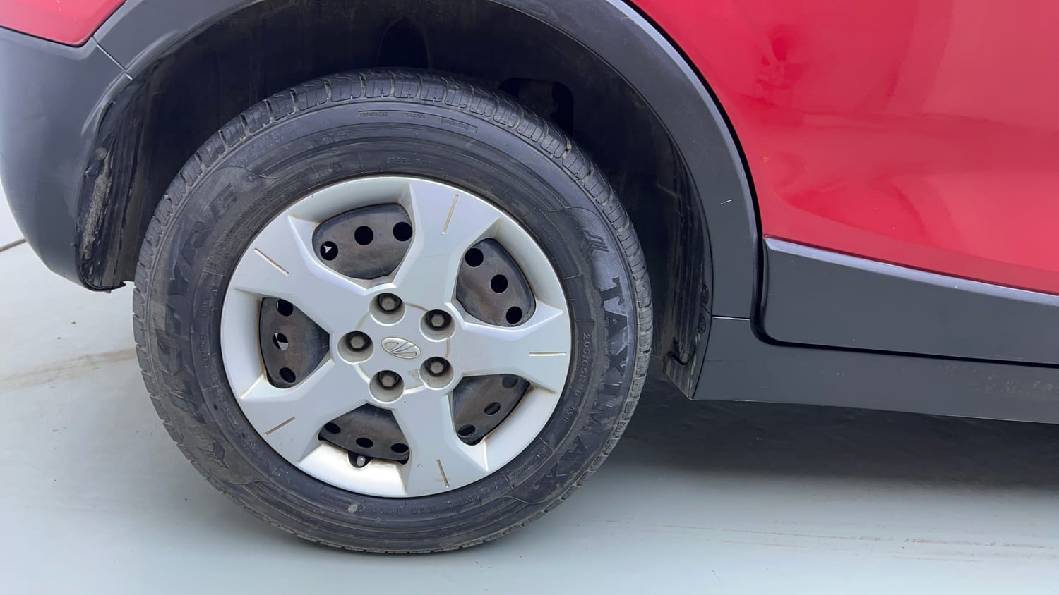 Used 2019 Mahindra XUV 300 1.2 W6 Petrol Manual tyres RIGHT REAR TYRE RIM VIEW