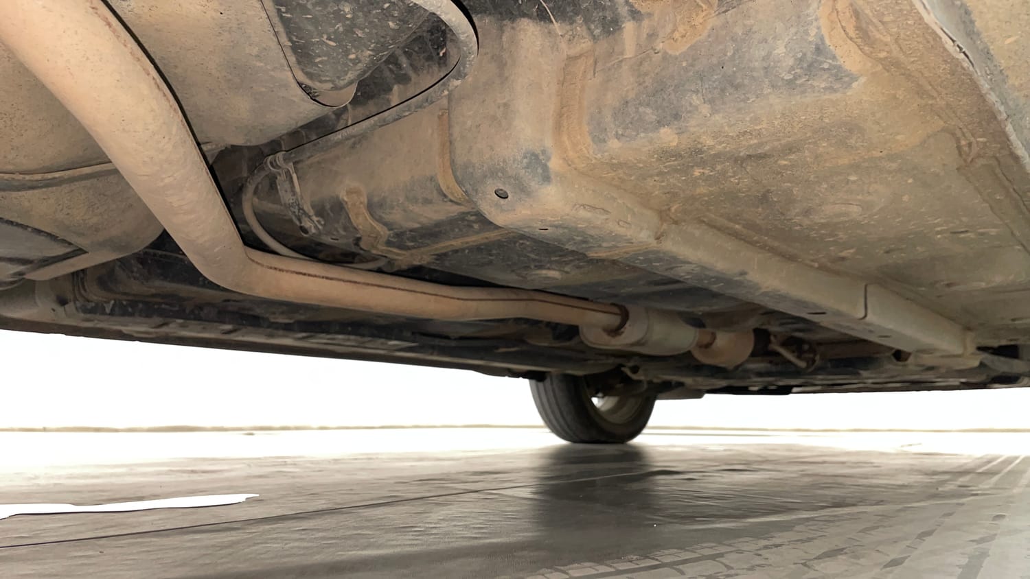 Used 2020 Hyundai Aura SX Plus 1.2 AMT Petrol Petrol Automatic extra REAR RIGHT UNDERBODY VIEW