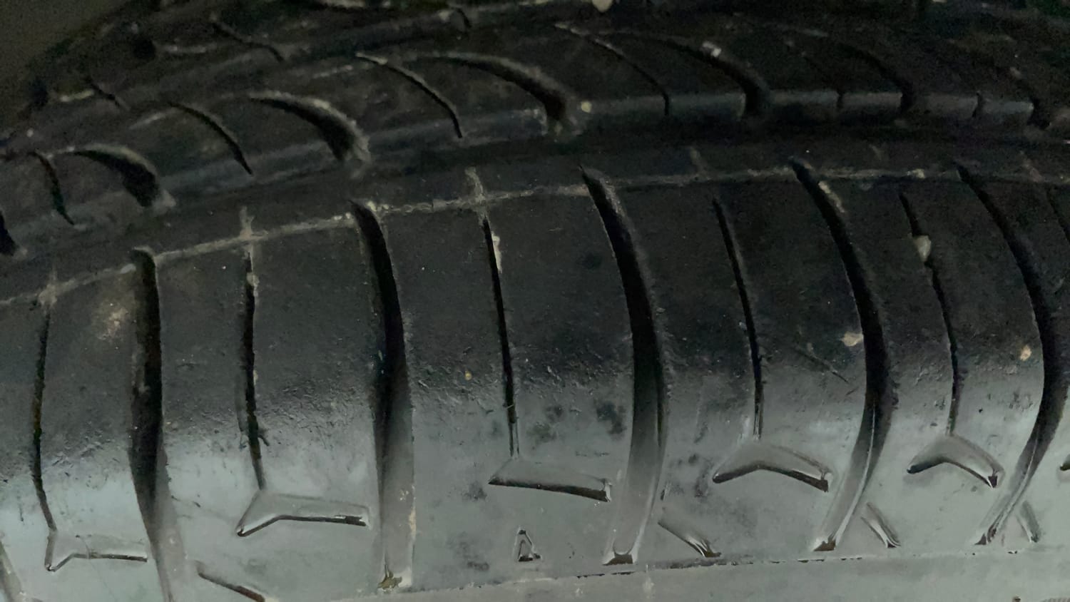 Used 2017 Volkswagen Ameo Trendline 1.2L (P) Petrol Manual tyres LEFT FRONT TYRE TREAD VIEW
