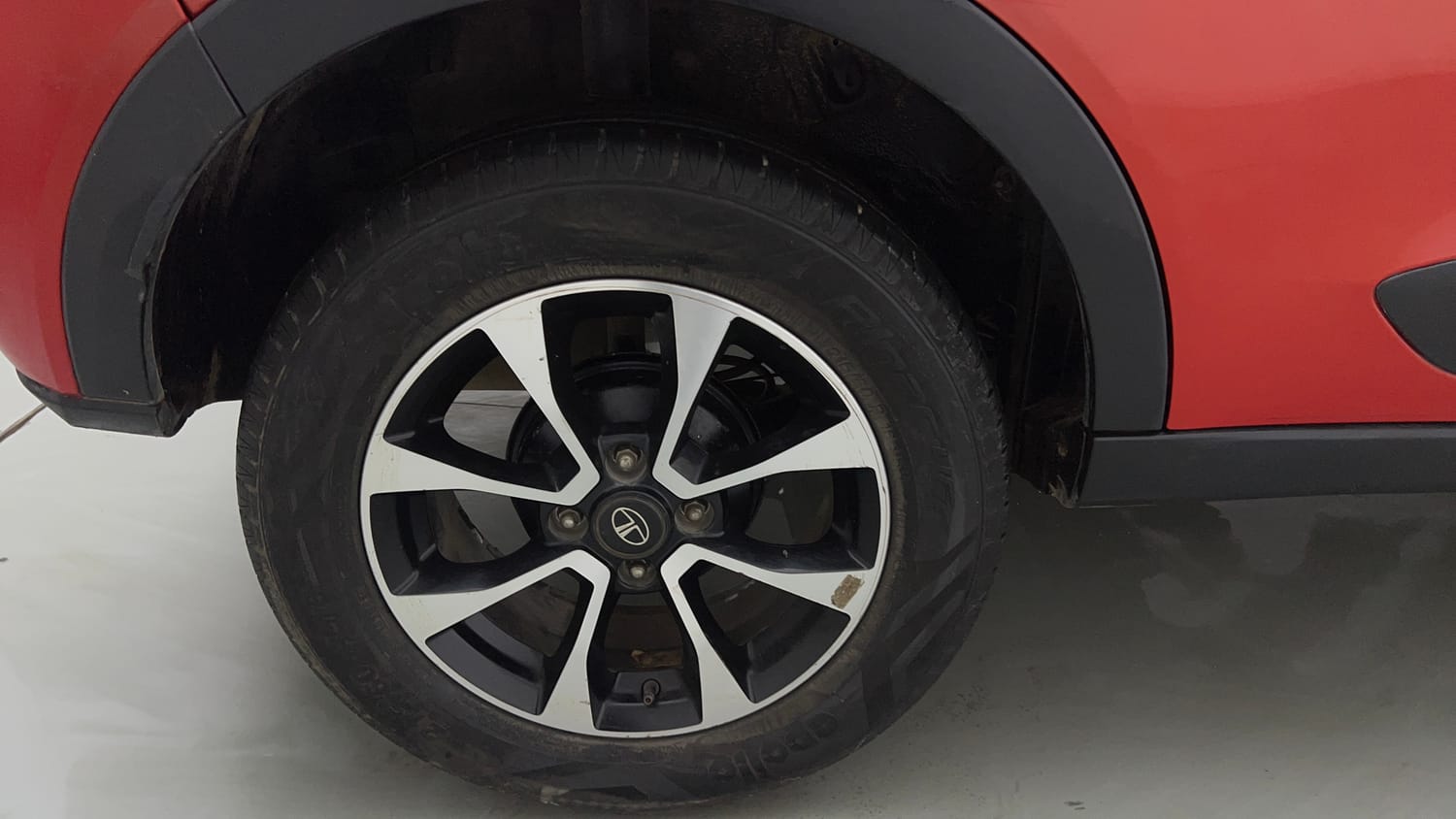 Used 2021 Tata Nexon XZ Plus (S) Petrol Manual tyres RIGHT REAR TYRE RIM VIEW