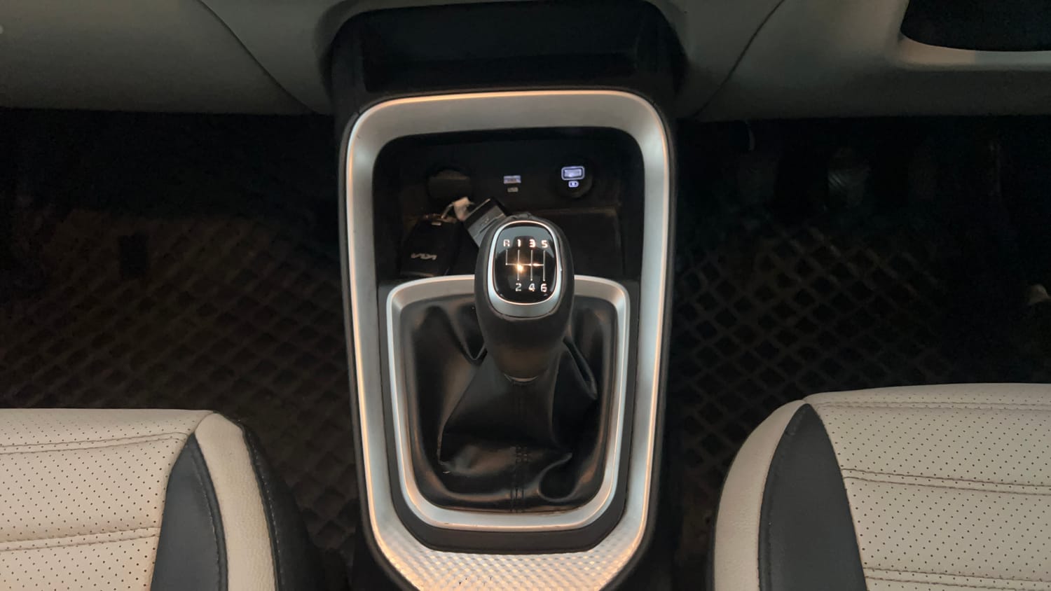 Used 2022 Kia Sonet HTX 1.5 Diesel Manual interior GEAR  KNOB VIEW
