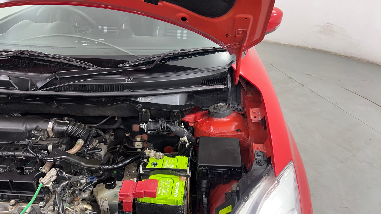 Used 2021 Maruti Suzuki Swift VXi AMT Petrol Automatic engine ENGINE LEFT SIDE HINGE & APRON VIEW