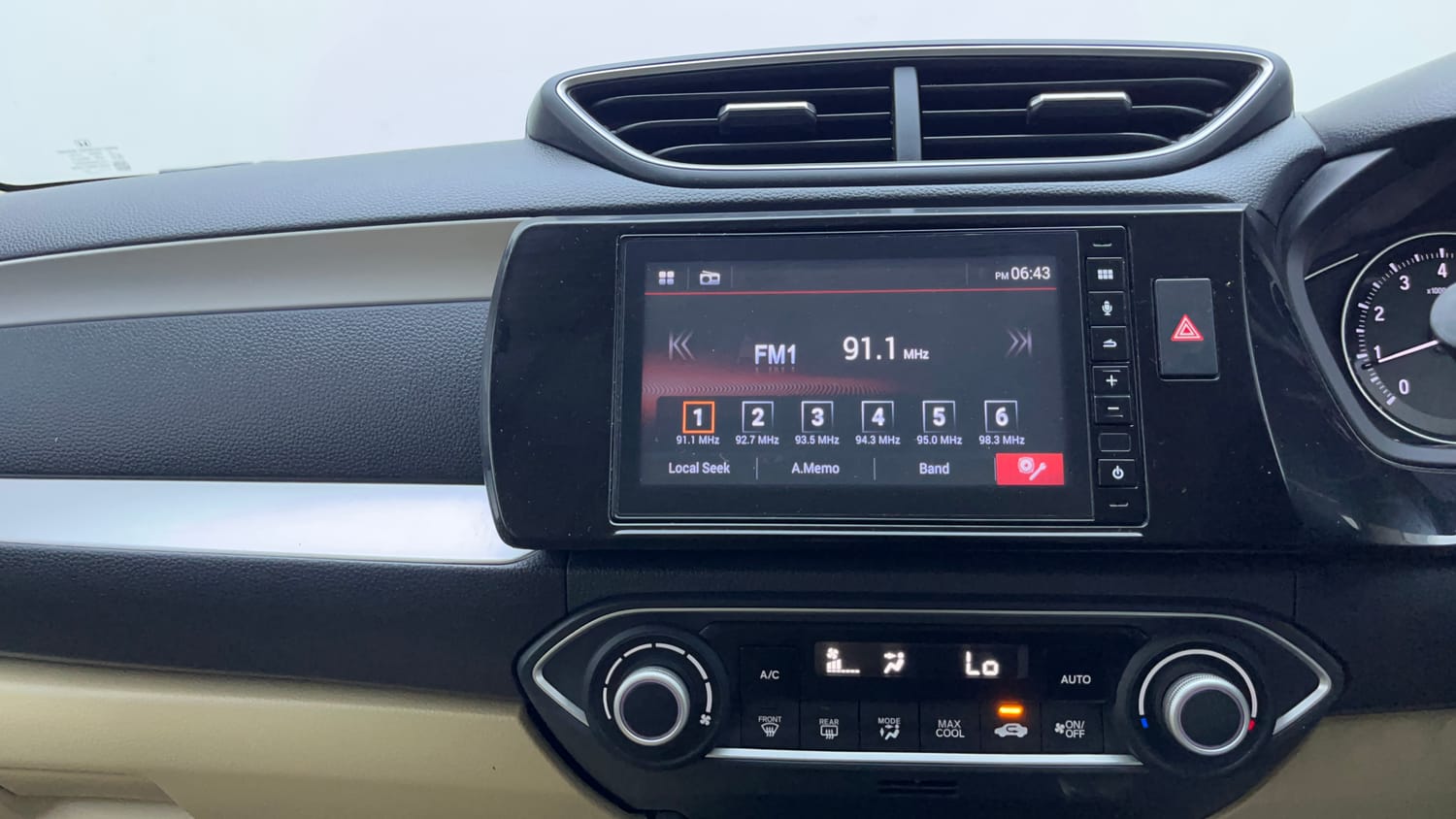 Used 2023 Honda Amaze VX 1.2 Petrol MT Petrol Manual interior MUSIC SYSTEM & AC CONTROL VIEW