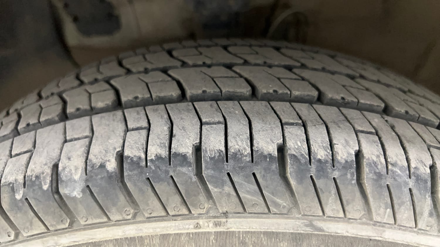 Used 2017 Hyundai Elite i20 Sportz 1.2 Petrol Manual tyres LEFT FRONT TYRE TREAD VIEW