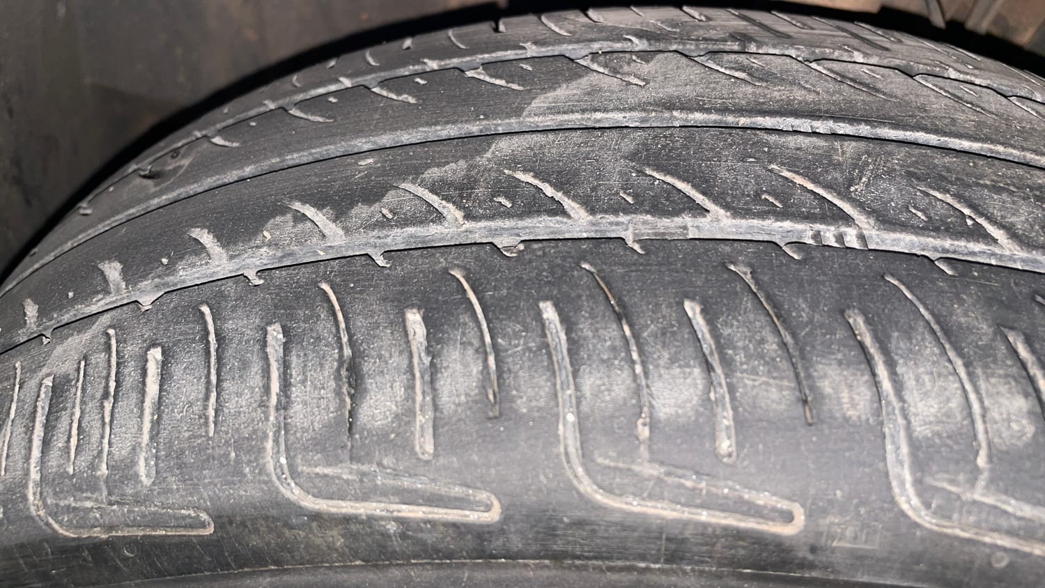 Used 2022 Renault Triber RXZ EASY-R AMT Dual Tone Petrol Automatic tyres LEFT FRONT TYRE TREAD VIEW