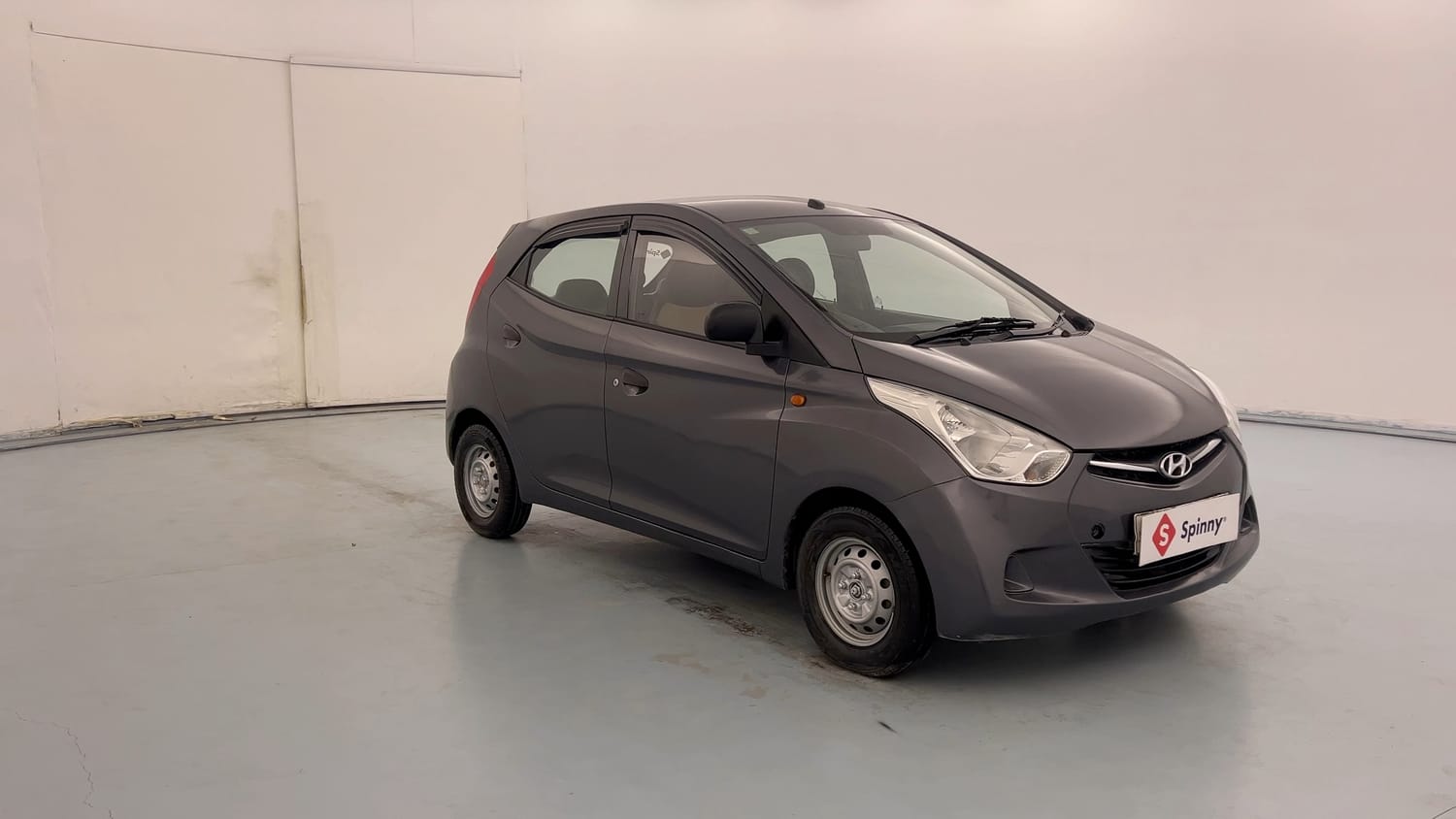 Used 2016 Hyundai Eon Era + Petrol Manual exterior RIGHT FRONT CORNER VIEW