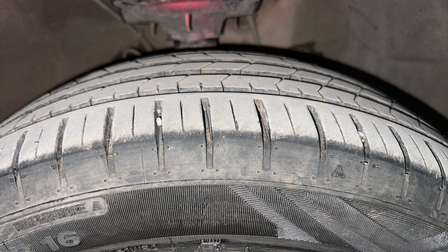 Used 2017 Hyundai Elite i20 Asta 1.2 Petrol Manual tyres RIGHT FRONT TYRE TREAD VIEW