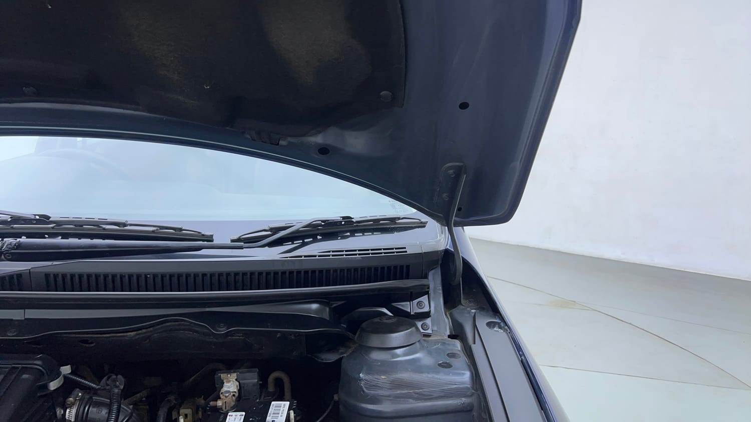 Used 2018 Maruti Suzuki Ciaz Zeta 1.4 MT Petrol Manual engine ENGINE LEFT SIDE HINGE & APRON VIEW