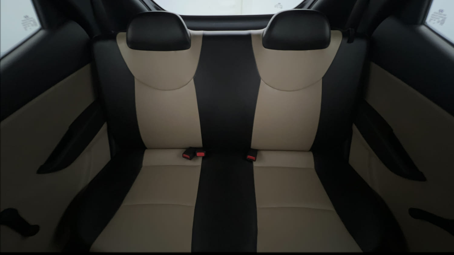 Used 2016 Hyundai Eon Era + Petrol Manual interior REAR SEAT CONDITION VIEW