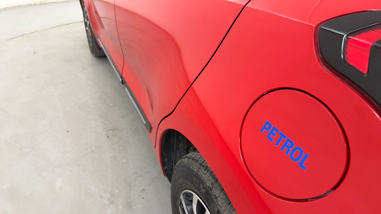 Used 2021 Maruti Suzuki Swift VXi AMT Petrol Automatic dents MINOR DENT